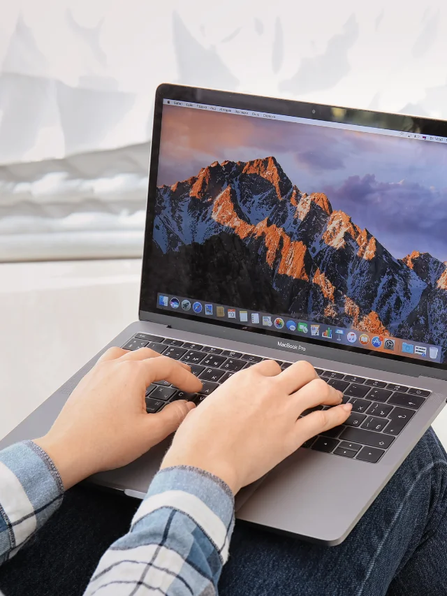 Why Creative Professionals Use MacBook? 7 Reasons We Found